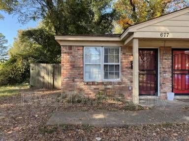 Main picture of 677 N Holmes St