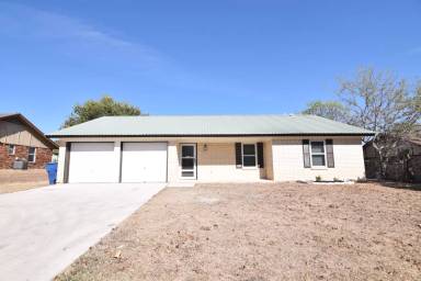 Main picture of 111 E Hogan Dr