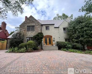 Main picture of 3021 Davenport St NW
