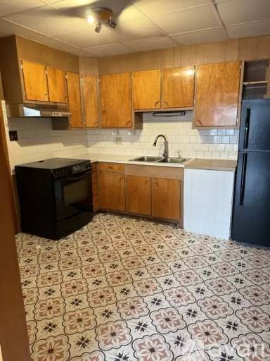 Main picture of 319 E Dewart St