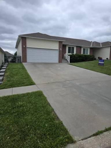 Main picture of 6945 S 88th St