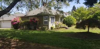 Main picture of 3605 SE Roswell St