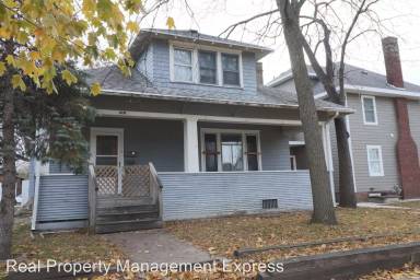 Main picture of 312 S Prairie Ave