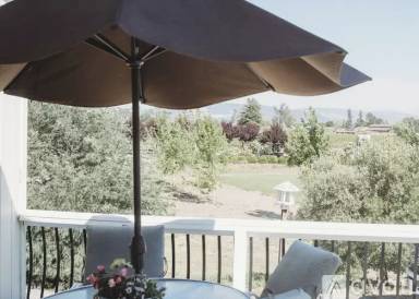 Main picture of 526 Irwin Ln