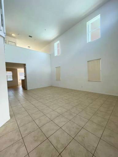 Main picture of 17038 Tremont St