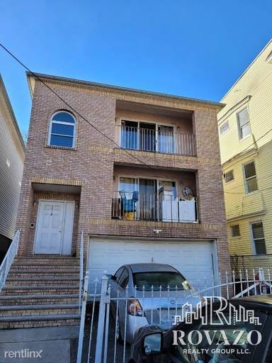 Main picture of 574 Hawthorne Ave