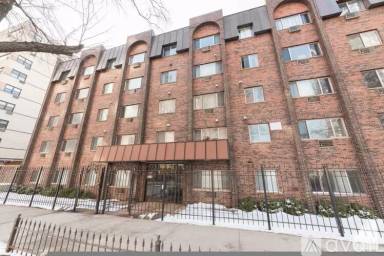 Main picture of 5820 N Sheridan Rd