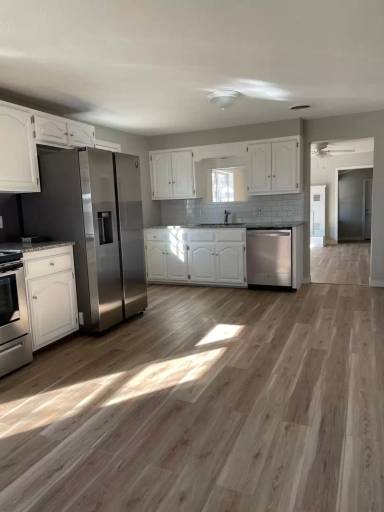 Main picture of 217 W 42nd St