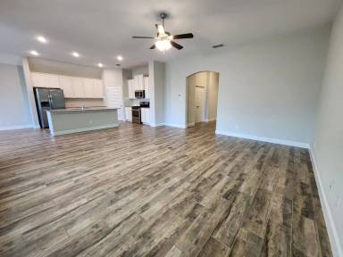 Main picture of 1327 Gruene Glen St