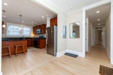 Main picture of 22 Centre St
