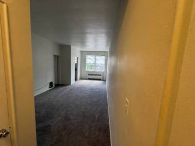 Main picture of 85 Easton Ave