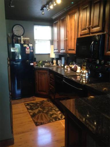Main picture of 128 E Main St