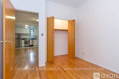 Main picture of 310 East 85th St