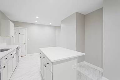 Main picture of 381 Adams St