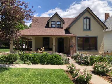 Main picture of 605 Pine St