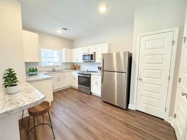 Main picture of 130 Briarwood Rd