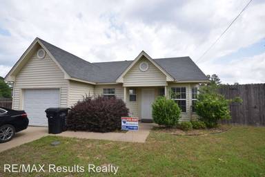 Main picture of 1404 W Kentucky Ave