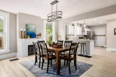 Main picture of 369 Saint Clair Ave