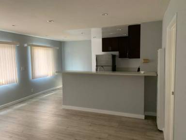 Main picture of 627 N Alexandria Ave