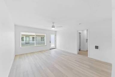 Main picture of 1720 Park Ave