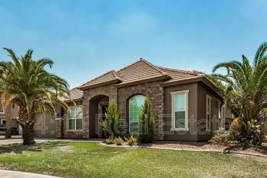 Main picture of 409 E Horseshoe Dr