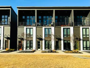 Main picture of 963 Lang Way SE