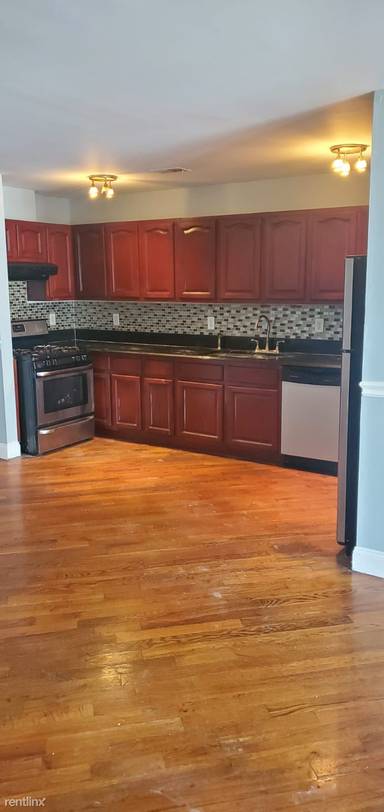 Main picture of 185 Fulton Ave