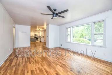 Main picture of 9 Castlewood Dr