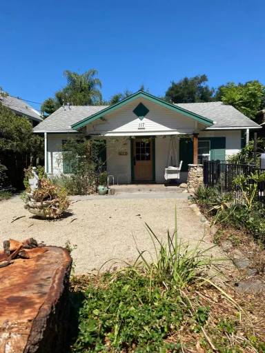 Main picture of 117 N Alvarado St