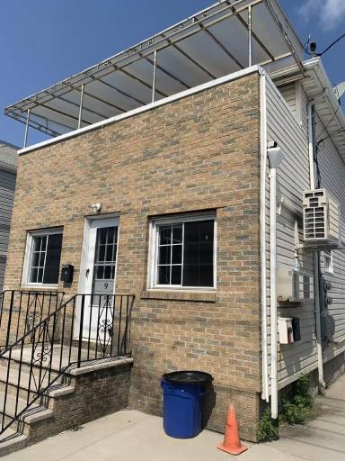 Main picture of 9 W 11th Rd