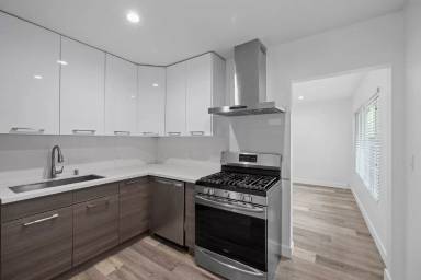 Main picture of 5427 Carlton Way