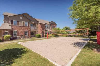 Main picture of 1621 E Parmer Ln