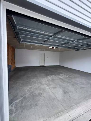 Main picture of 719 Hillcrest Dr SE