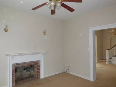 Main picture of 311 W Schuetz St