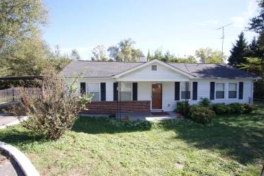 Main picture of 413 Douglas Ave