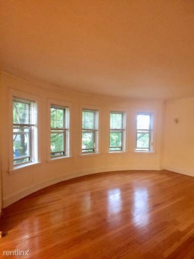 Main picture of 6438 N Sacramento Ave
