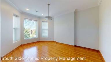 Main picture of 725 E 50th St