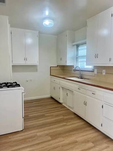 Main picture of 111 W Sycamore Ave