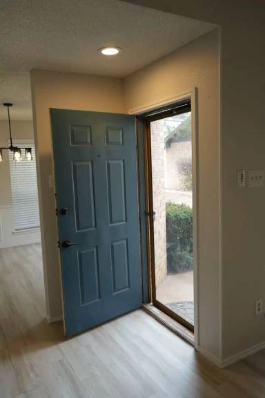 Main picture of 5544 93rd St