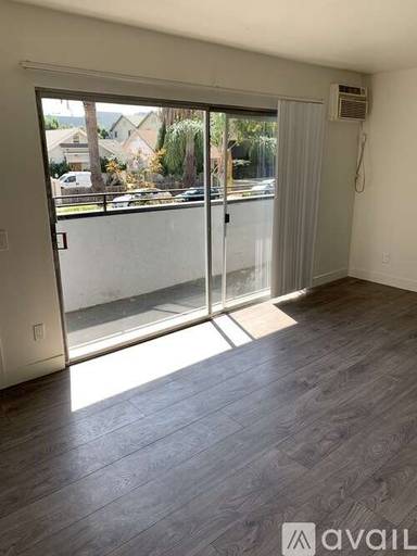 Main picture of 5535 Carlton Way