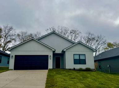 Main picture of 858 W Main St