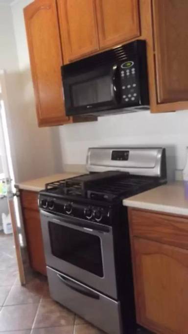 Main picture of 1153 W 37th Pl
