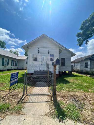 Main picture of 205 N Faye Ave