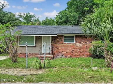 Main picture of 1682 Hiram St