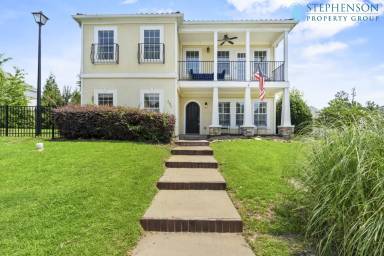 Main picture of 305 Amalfi Dr