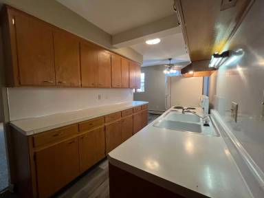 Main picture of 996 Van Buren Ave