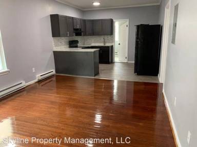 Main picture of 15 W Farm St