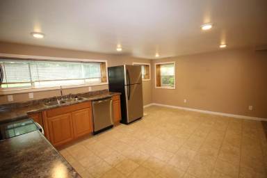 Main picture of 1000 5th Ave NW