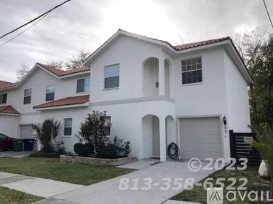 Main picture of 408 N Hesperides St