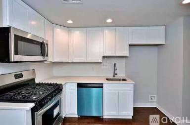 Main picture of 16 Charles St